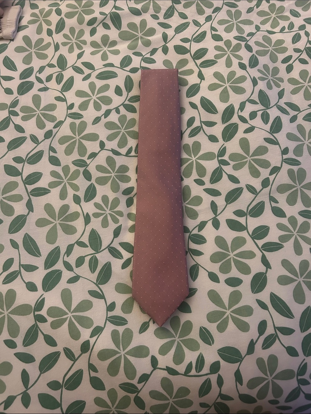 New- Calvin Klein Men's 💯 % Silk tie